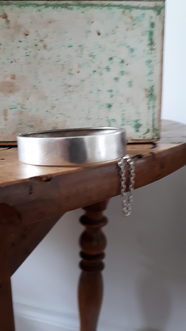 Bracelet enfant argent.Largeur moitié de celui en photo.Mais même style