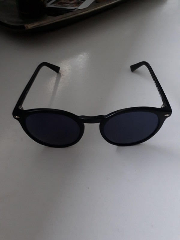 Lunettes de soleil noire
