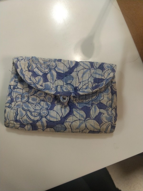 Porte monnaie bleu trouvé proche gare de Biot