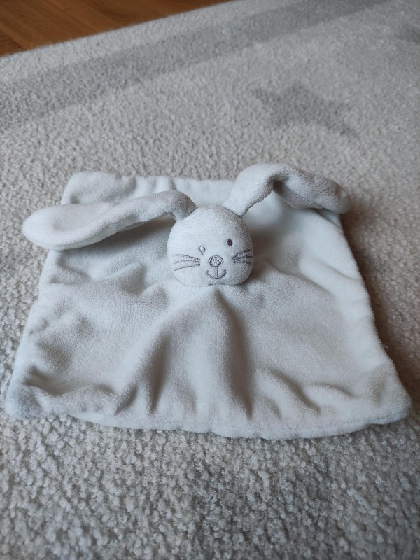 Doudou carré lapin blanc