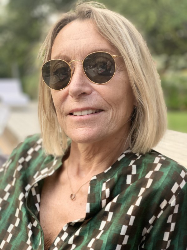 Lunettes de vue entre le Normandy et Augeval verres transparents monture dorée comme duf la photo