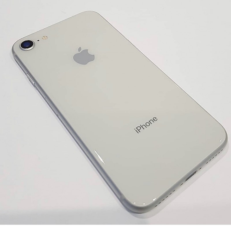 Perdu Iphone 8 blanc poissy bus 50 saint exupery - centre-ville