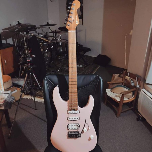 Guitare à "Division de fer" arrêt de tramway à Nancy