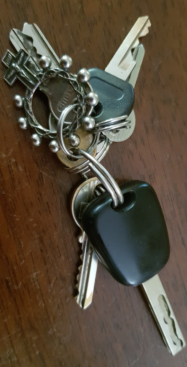 Trousseau de clés de voiture Citroën - 7 clés au total.- avec un dizainier - chapelle de Baldy- 34300 Agde