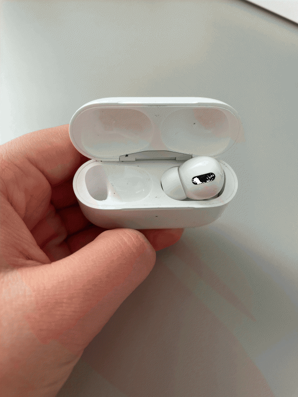 AirPods pro Gauche perdu aux minimes ou carrefour d'Aytré