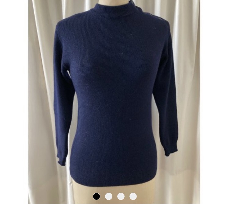 Pull bleu marine paris 15e rue Lecourbe/Paris 7e rue de Sèvres