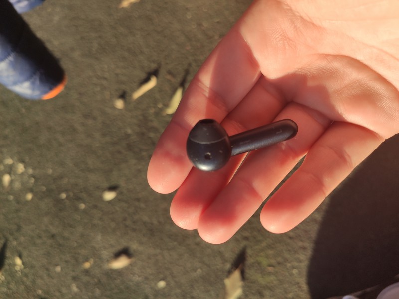Écouteur sans fil dans parc