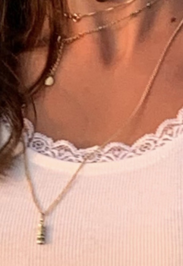 Collier( chaîne en or ) avec pendentif, boulevard bordeaux