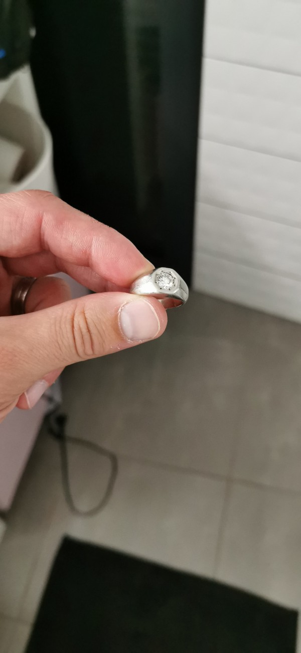 Chevalière avec un diamant