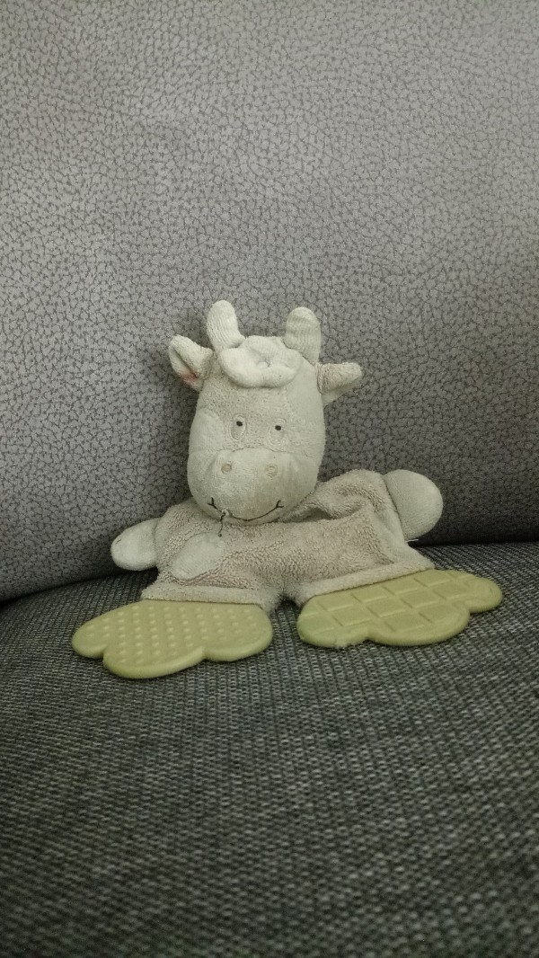 Perdu doudou vache blanc / beige avec des pied à Nantes