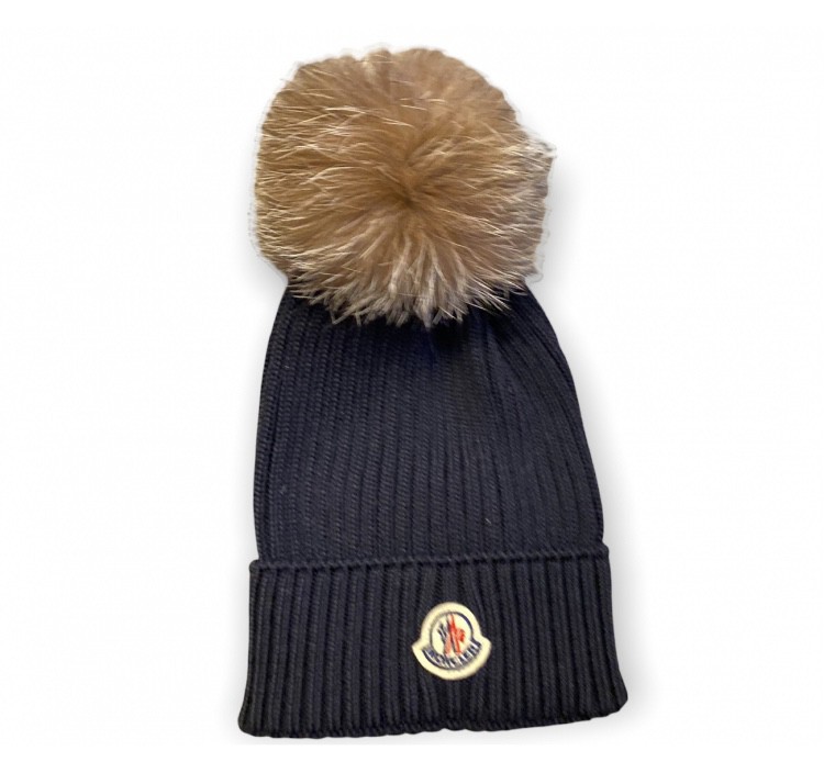 Perdu bonnet Moncler pompom;arrêt de bus C5 Lyon Hôtel de Ville