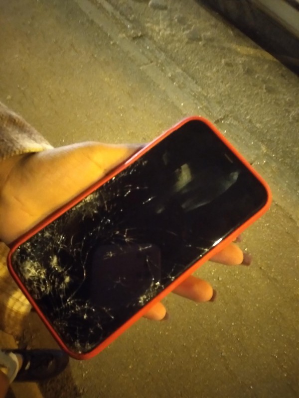 Iphone coque rouge appartenant à [nom masqué], trouvé à Sarcelles devant le cinema CGR