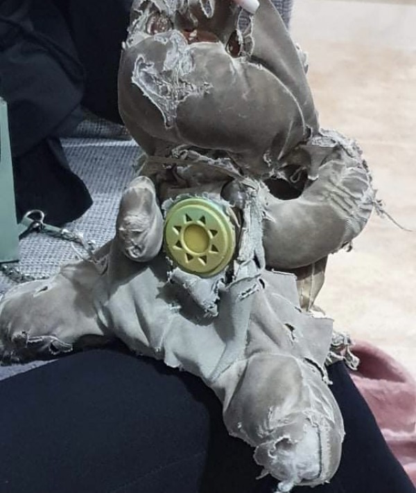 Perdu sac blanc avec un doudou dedans