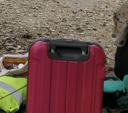 valise rose perdu dans un train entre la Belgique et Pays Bas