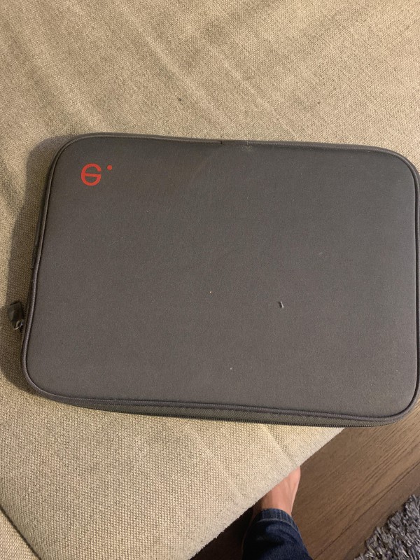 MacBook dans sa housse