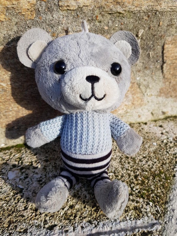 Doudou ourson bleu trouvé en lisière de forêt de Rambouillet