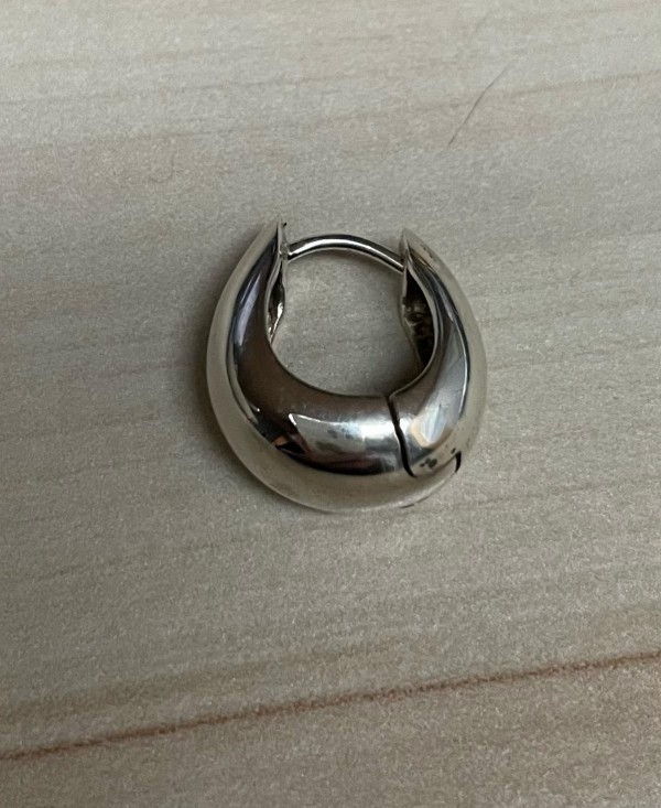Boucle d'oreille en argent perdu - Annecy La Vieille Ville