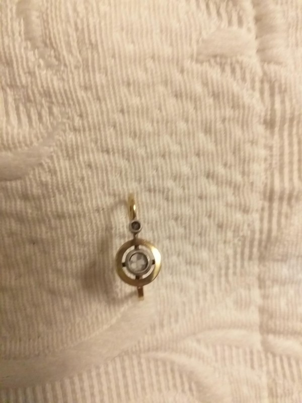 perdu boucle d'oreille ancienne en or