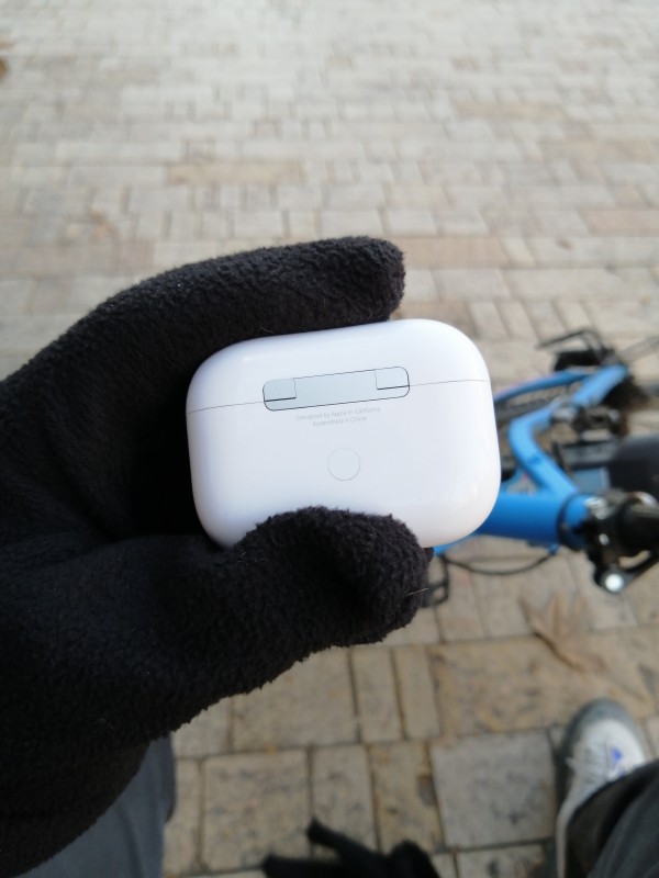 Air pod pro trouvé à 3pl François 1er