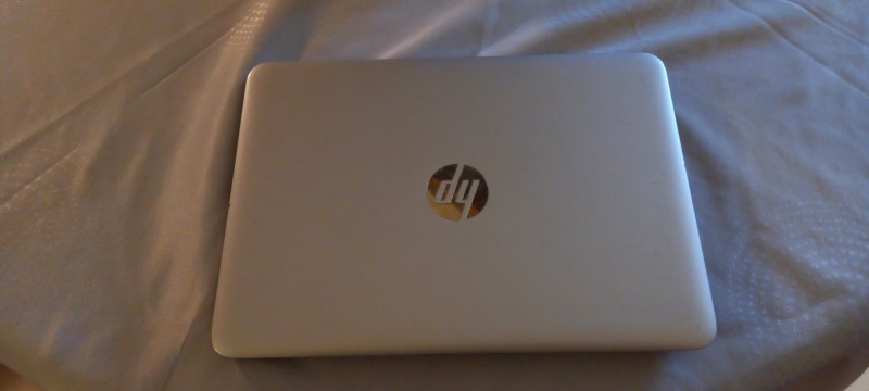 Ordinateur HP trouvé à Lyon dans TER gare Part Dieu