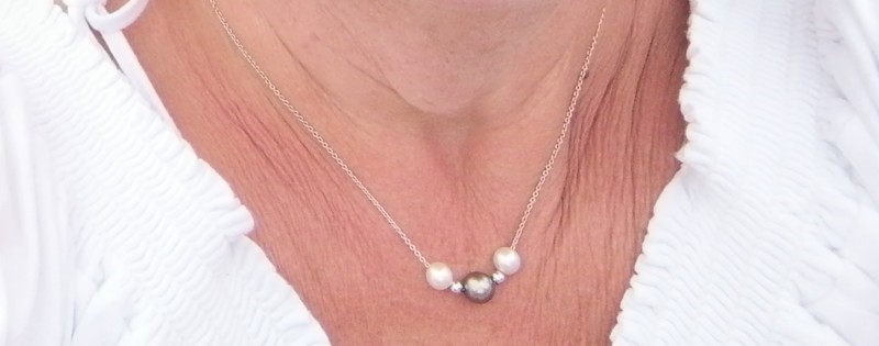 Perdu chaîne argent avec perles de cultures