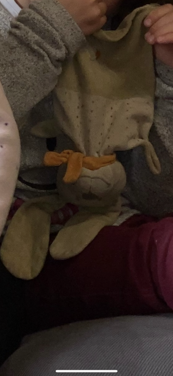 Doudou lapin jaune brodé au nom de [nom masqué]
