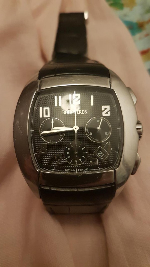 Montre BOUCHERON modèle MEC n°000261 bracelet noir en cuir usagé perdu dans le train provenant de Cherbourg en Gare de St Lazare le 15/03 à 14h00