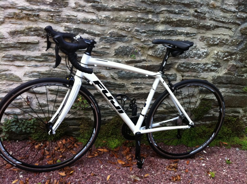 Vélo de course fuji blanc volé Equeurdreville