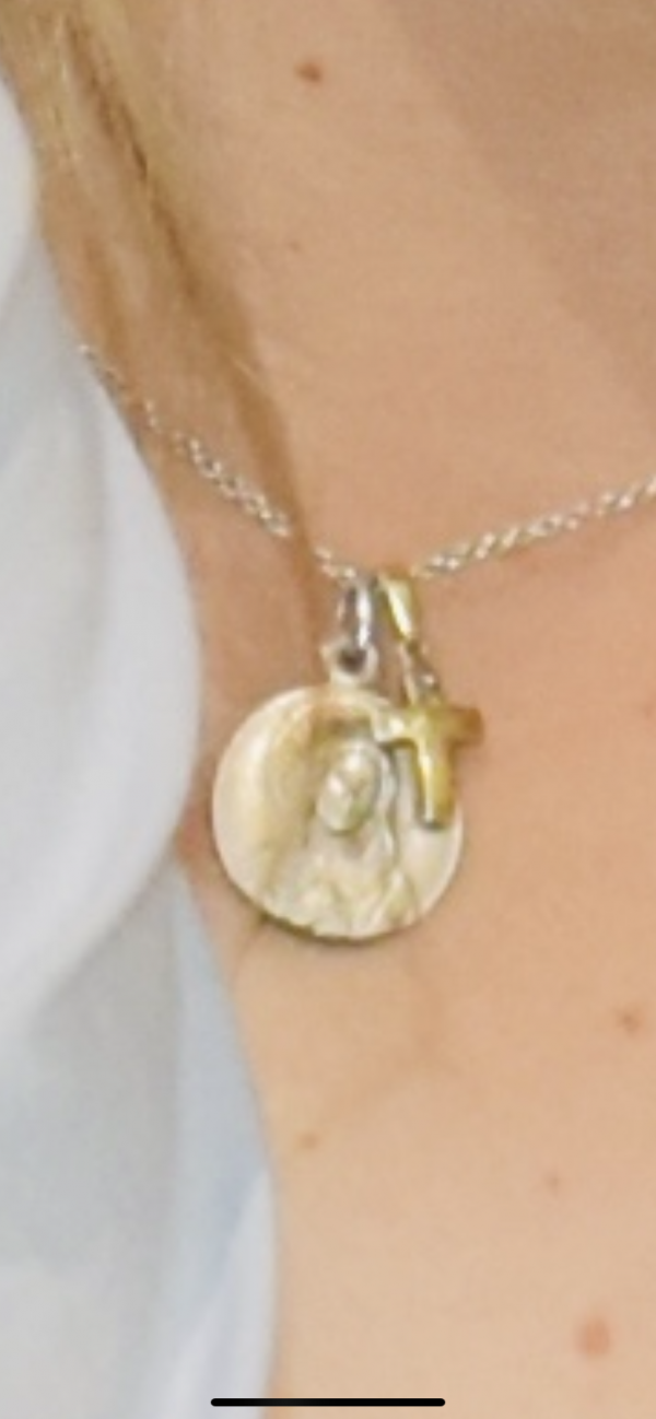 Collier avec médaille de baptême, Printemps de Bourges