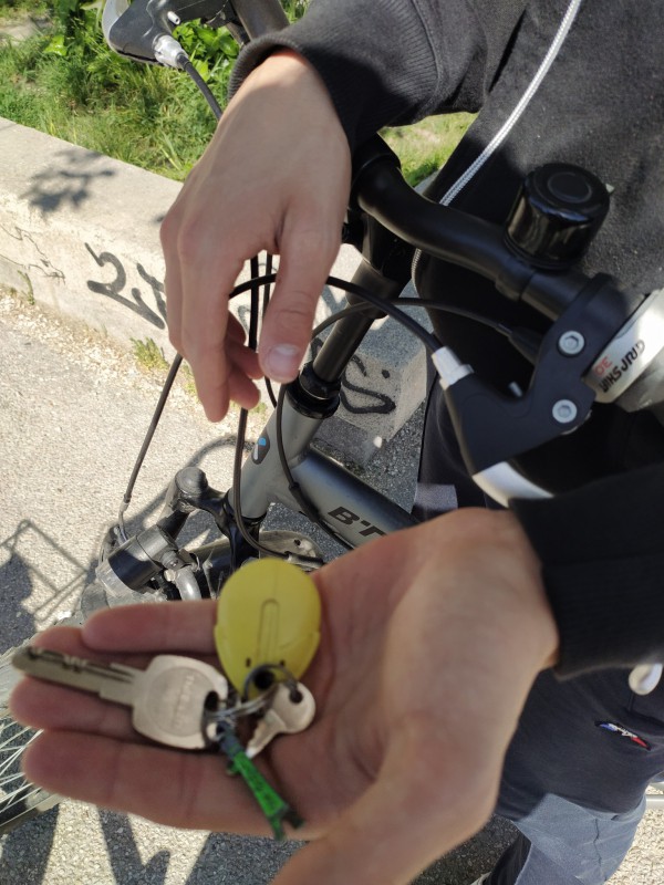Trousseau de clés avec porte-clès Tour Eiffel à Grenoble MC2