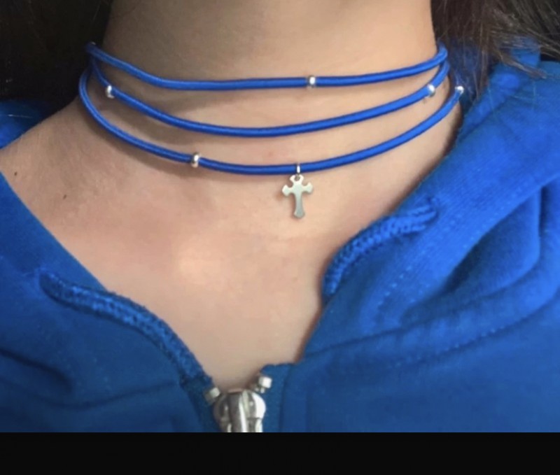 collier bleu