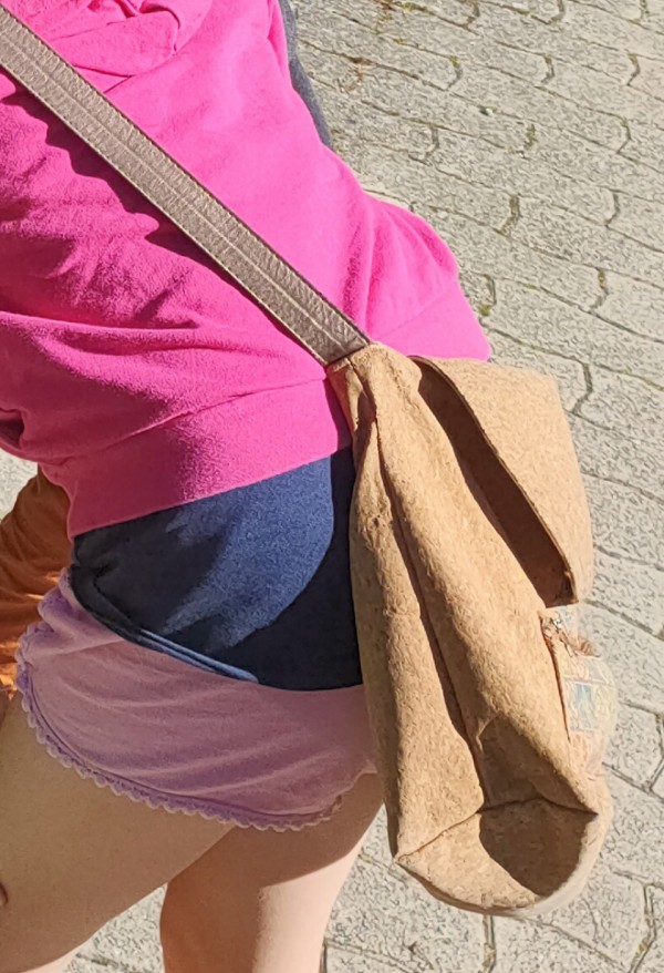 Perdu sac a main Ax les thermes source chaude