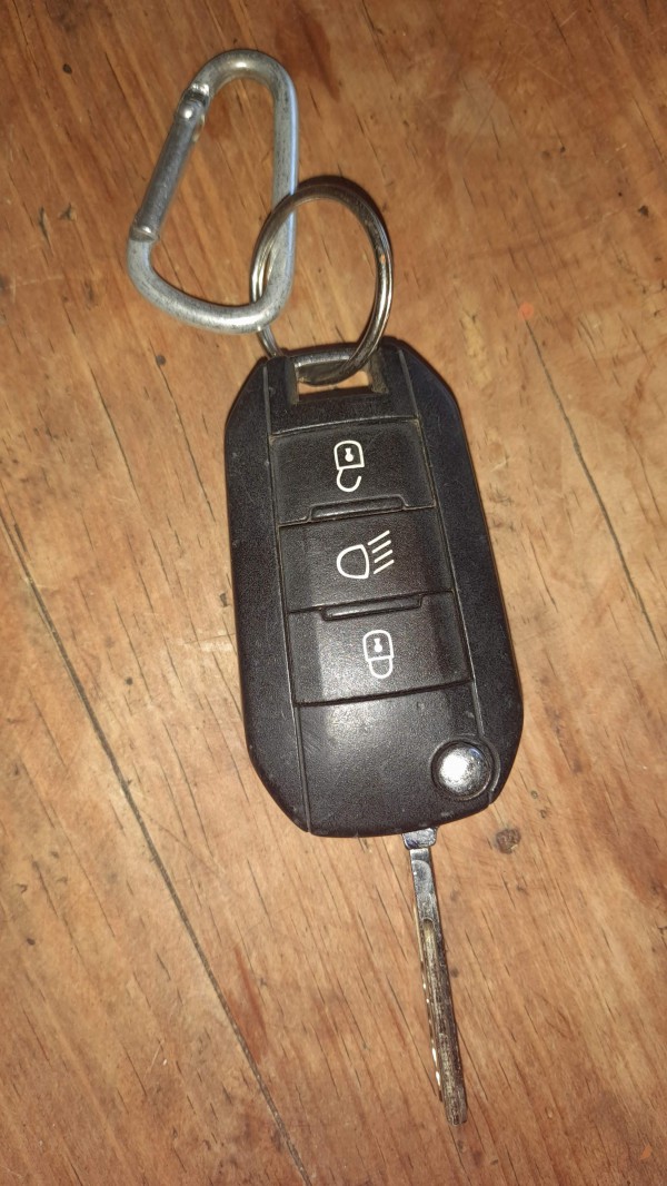 Clé + porte clé de véhicule