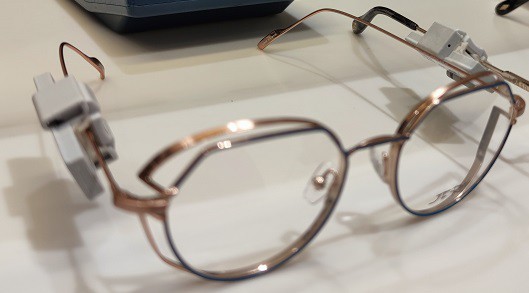 Perdu à Valenciennes, Lunettes de vue double monture Bleu et Or JF.Rey dans étui Optic 2000