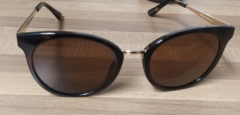 Perdu lunettes de soleil Guess à Versailles, vers place du marché