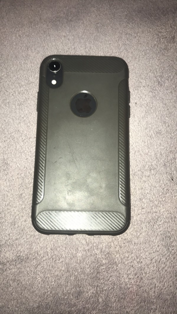 Trouve iPhone XR près place des bughes Clermont Ferrand