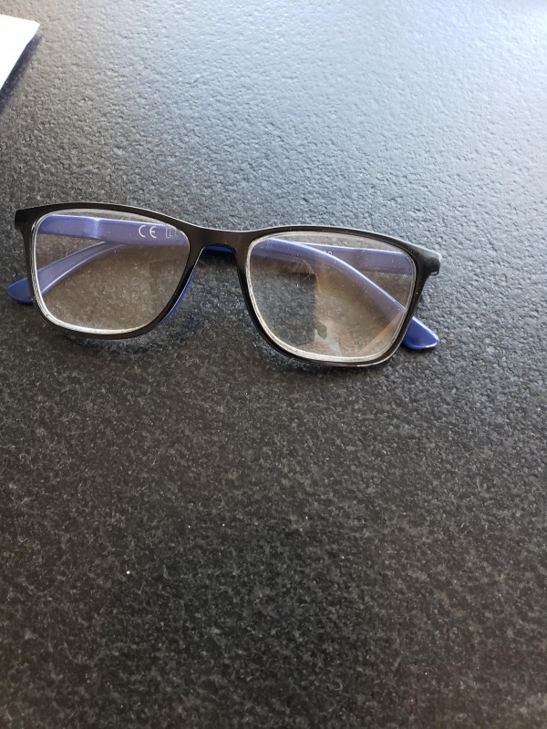 Paire de lunettes de vue mo ture bleue kerignard rue Tal er Chapel