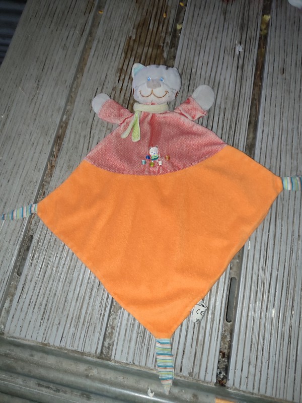 Doudou mouchoir tigre orange trouvé sur l'A61, Aire de Fontcouverte