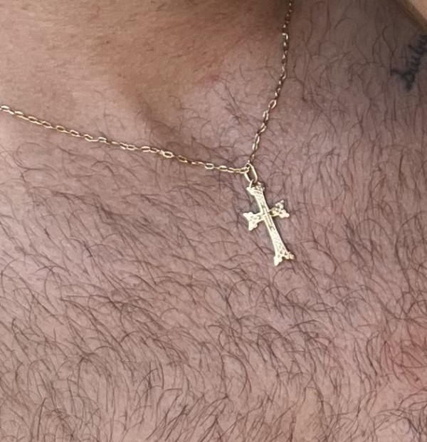 Chaîne en or avec croix arménienne