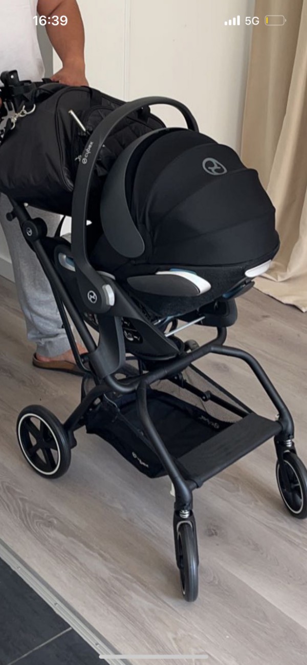 Perdu poussette avec siege auto marché de venissieux