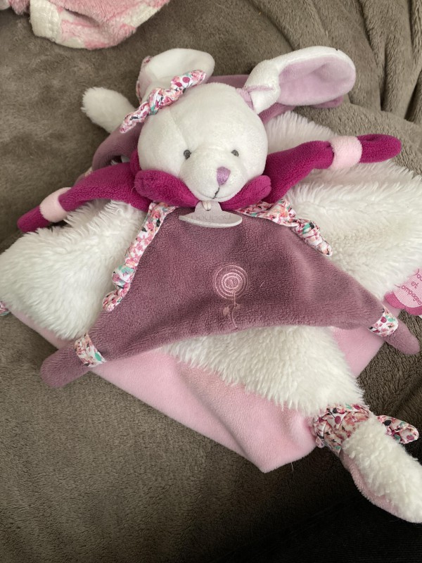 Doudou lapin blanc et rose brodé Anna