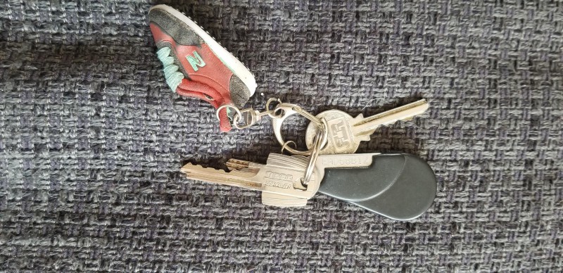 Trouvé clefs lundi 10/10 place Viarme