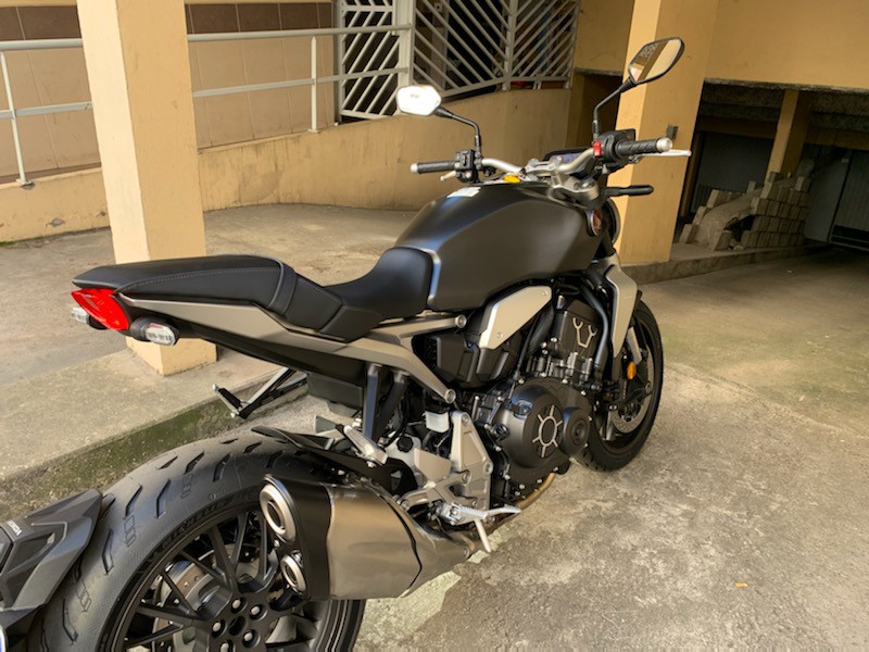 Moto hinda cb 1000 r volé place bellcour à lyon