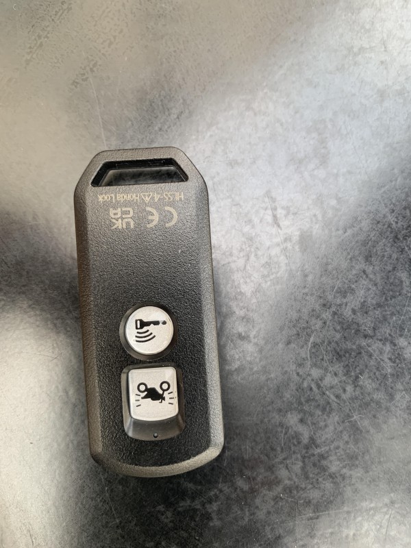 Clés de scooter sans contact marque Honda avec cordon rouge