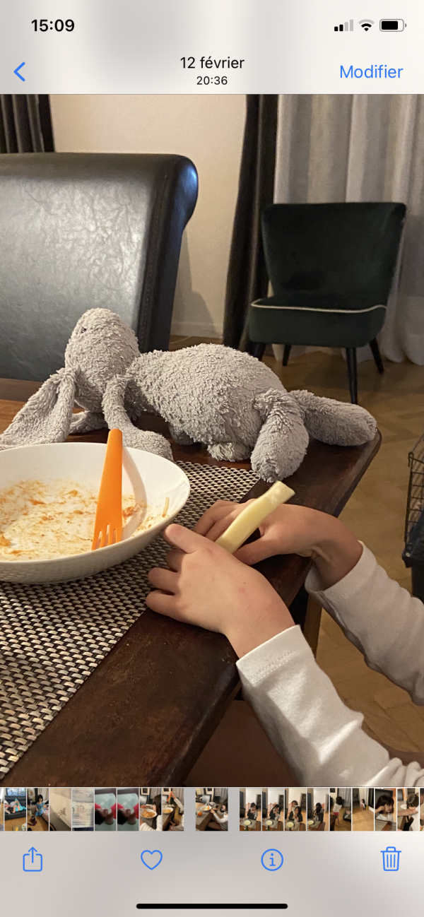 Doudou peluche lapin marque jellycat gris