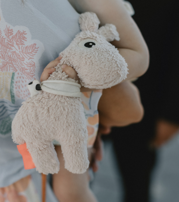 Perdu doudou Girafe rose marque Done By Deer