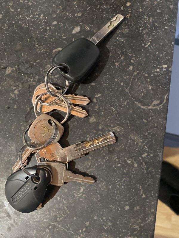 Clefs de voiture, badge ..