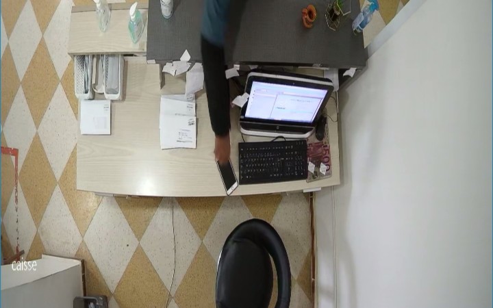 Iphone 6 volé à draa elmizan tiziouzou dans le laboratoire d'analyses médicales