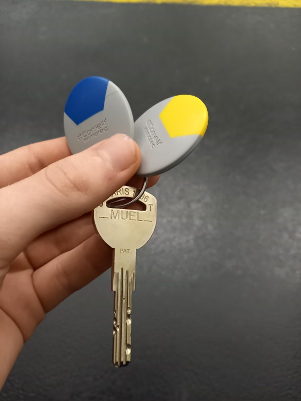 Trousseau clefs clés Muel badge magnétique retrouvé