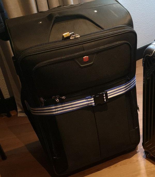 grande valise noire en tissus